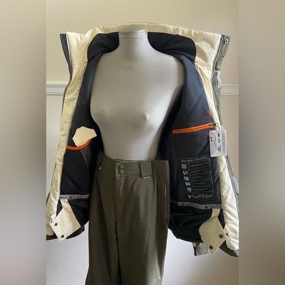 Snowboarding/Ski Suit (Jacket & Pants) - Picture 6 of 6